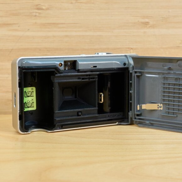 Olympus Trip 100R Point & Shoot 35mm Film Camera - Picture 8 of 8